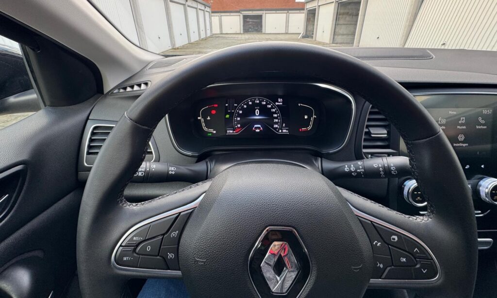 Verkocht !! Renault Megane SW 1.33 TCe Zen – reeds gekeurd voor verkoop – Manueel – 85 kW – 05/2021 – 57.784 km