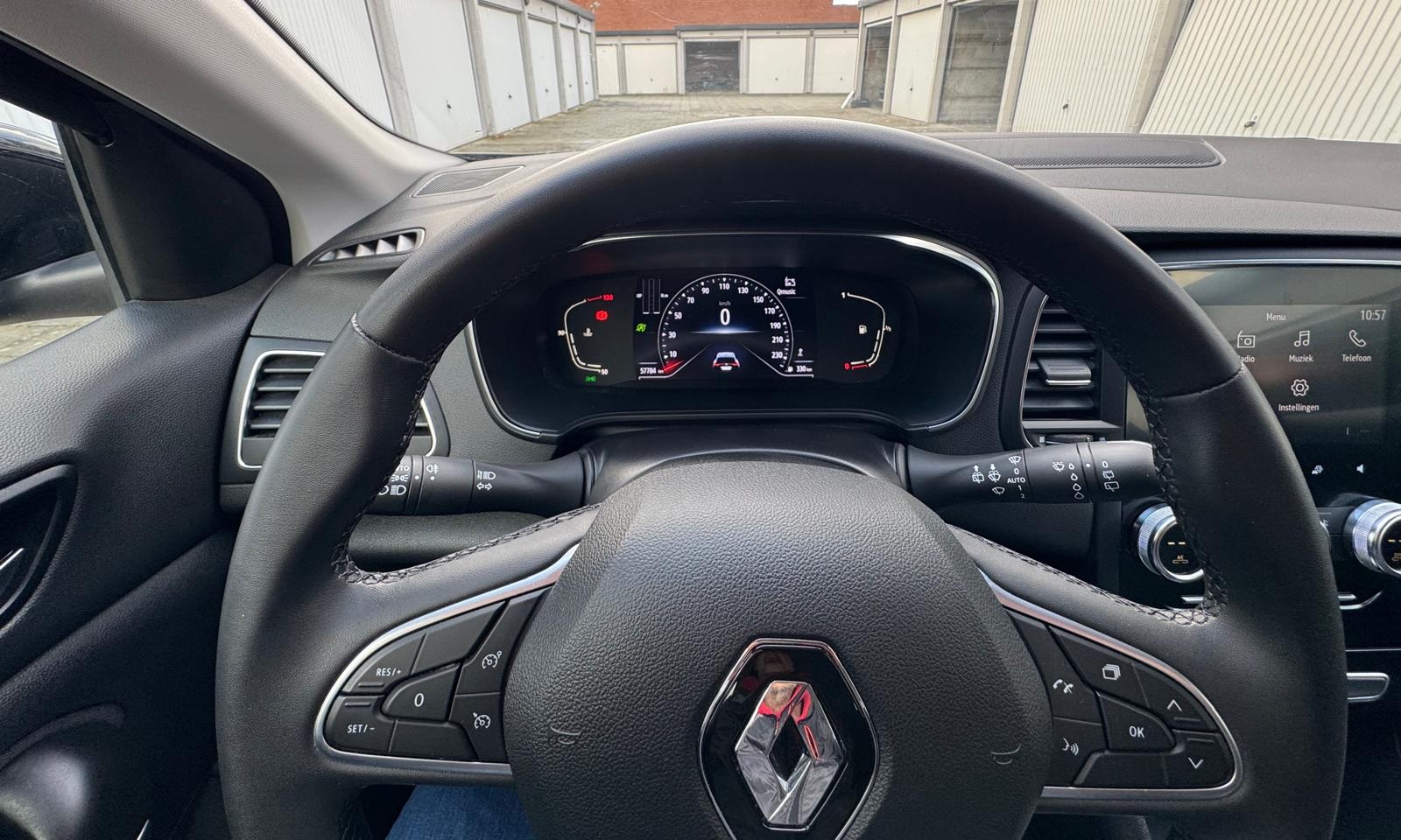 Verkocht !! Renault Megane SW 1.33 TCe Zen – reeds gekeurd voor verkoop – Manueel – 85 kW – 05/2021 – 57.784 km