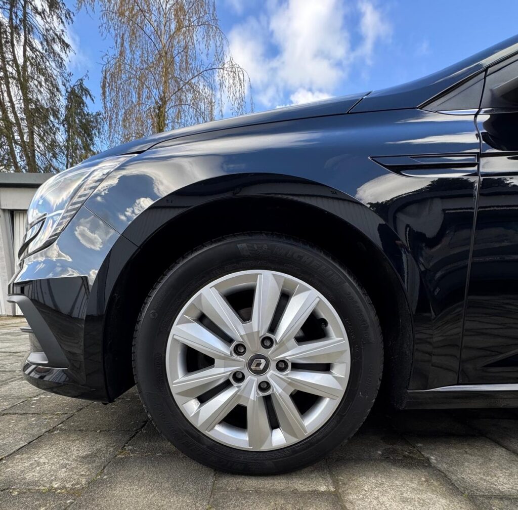 Verkocht !! Renault Megane SW 1.33 TCe Zen – reeds gekeurd voor verkoop – Manueel – 85 kW – 05/2021 – 57.784 km