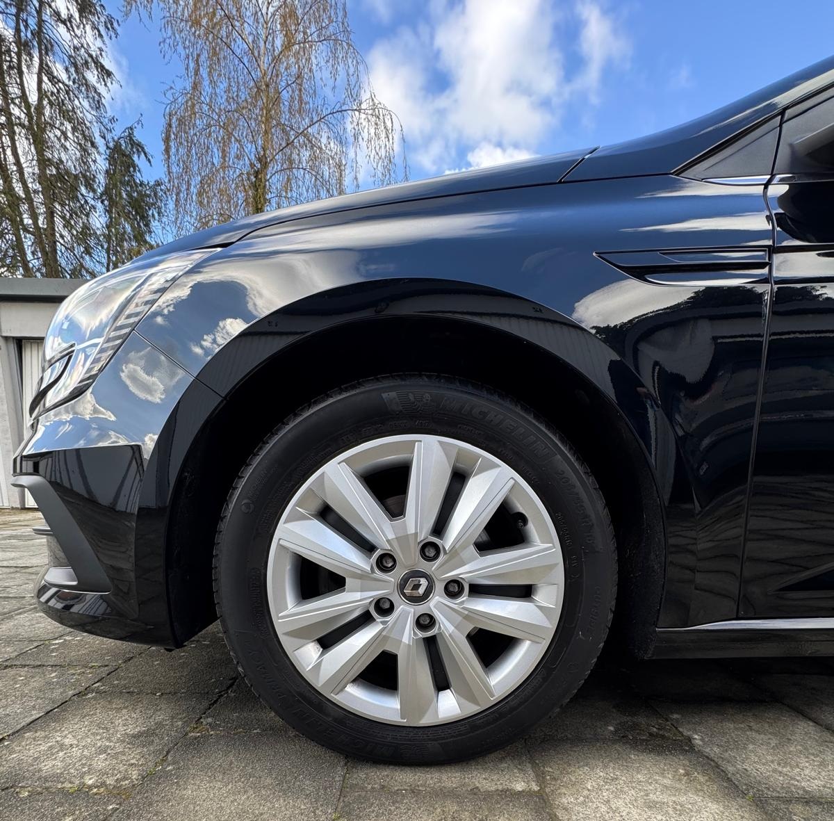 Verkocht !! Renault Megane SW 1.33 TCe Zen – reeds gekeurd voor verkoop – Manueel – 85 kW – 05/2021 – 57.784 km