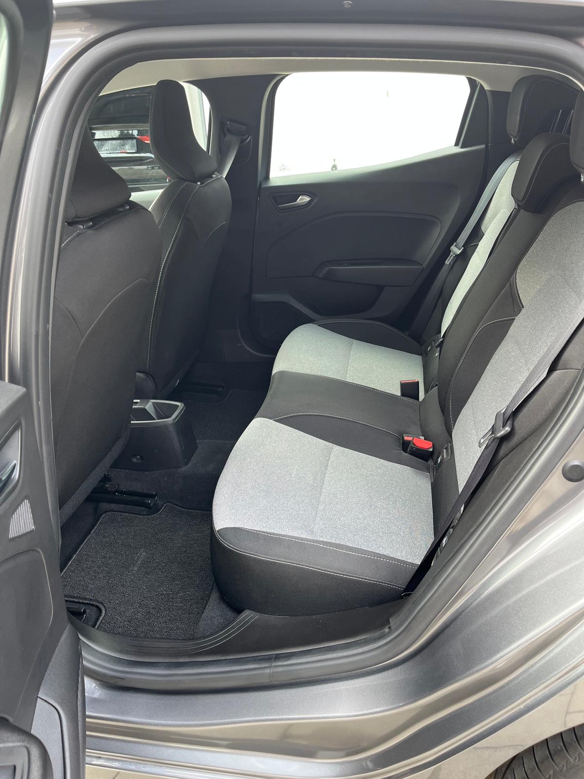 Vendu !! Renault Clio 5 portes Evolution – État neuf (Voiture TVA)