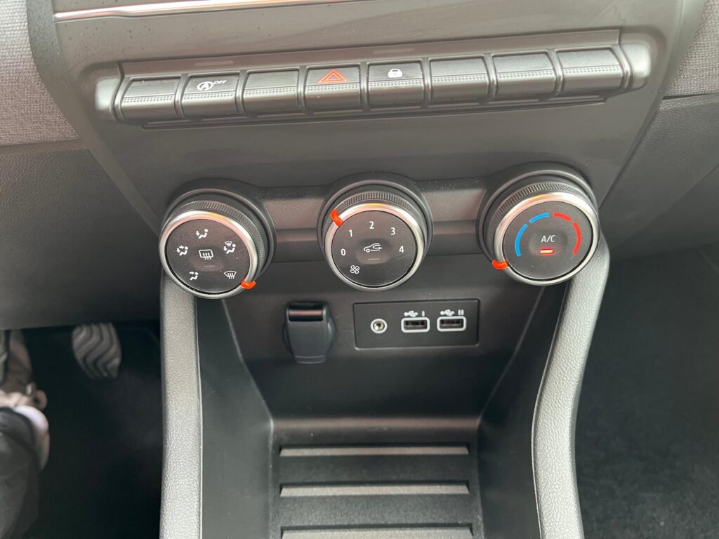Vendu !! Renault Clio 5 portes Evolution – État neuf (Voiture TVA)