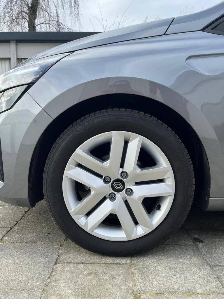 Vendu !! Renault Clio 5 portes Evolution – État neuf (Voiture TVA)