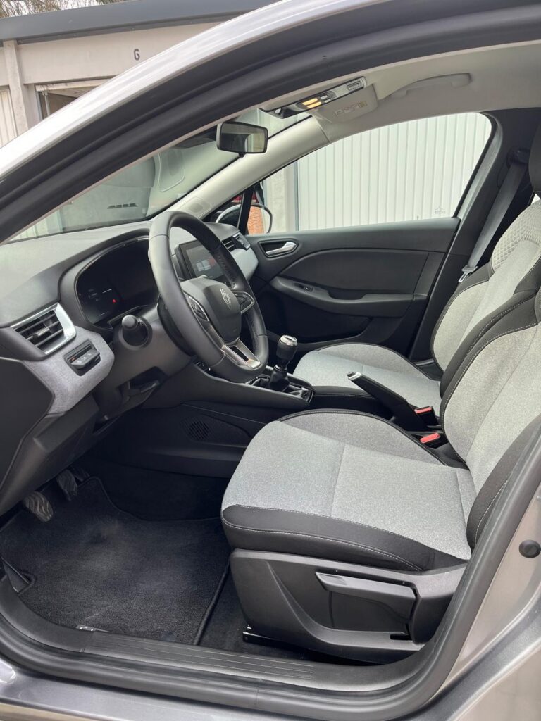 Vendu !! Renault Clio 5 portes Evolution – État neuf (Voiture TVA)