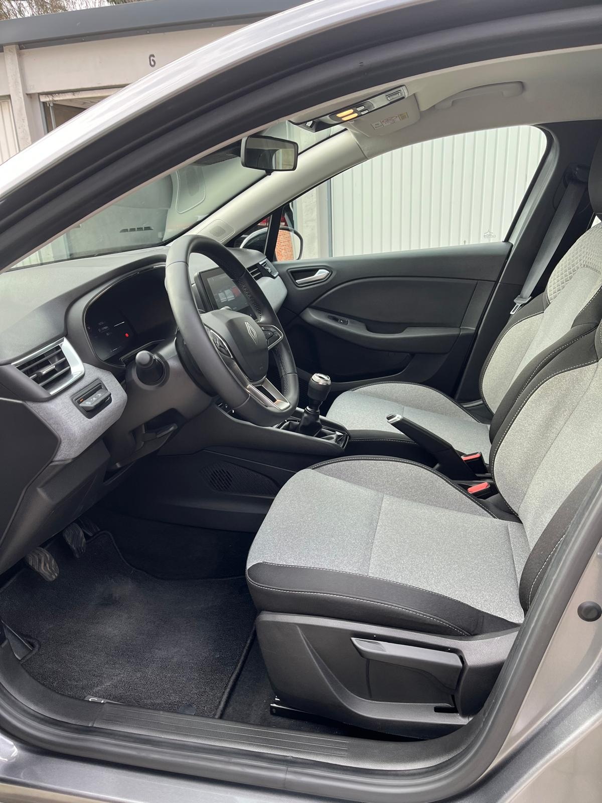 Vendu !! Renault Clio 5 portes Evolution – État neuf (Voiture TVA)