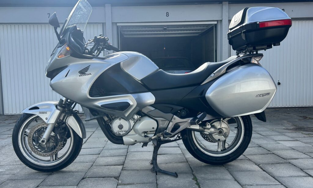 Vendu !! Honda Deauville 2011 – Seulement 20.800 km – Système de navigation – 1 an de garantie