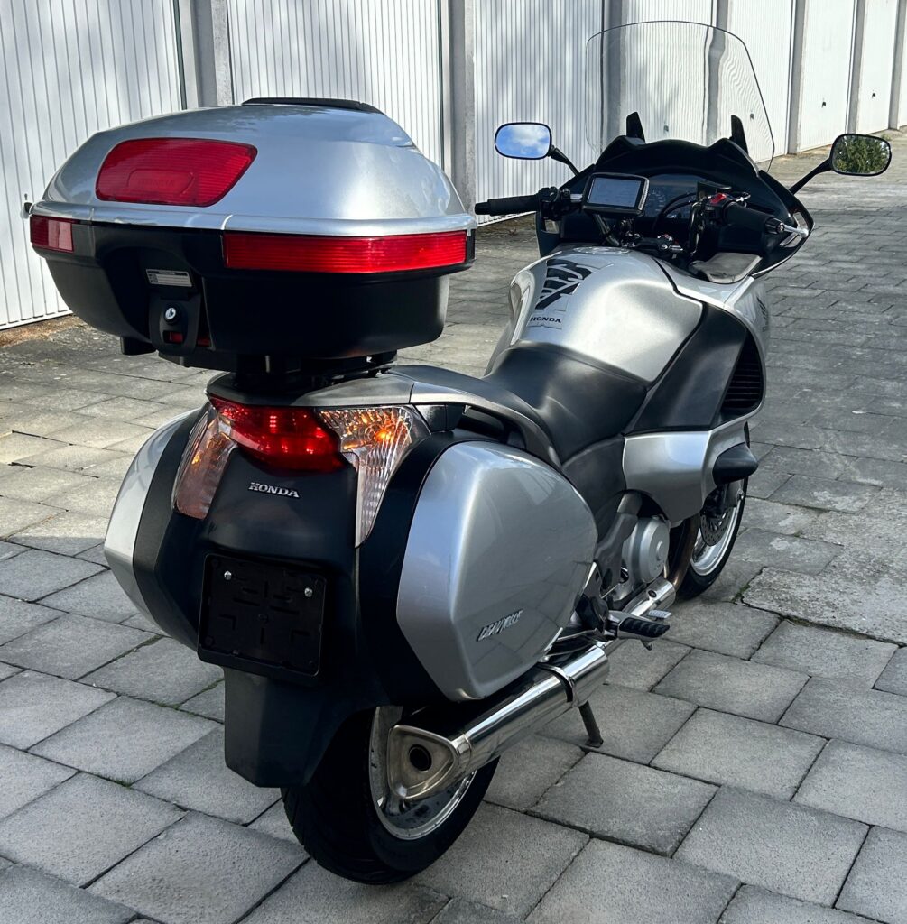 Vendu !! Honda Deauville 2011 – Seulement 20.800 km – Système de navigation – 1 an de garantie