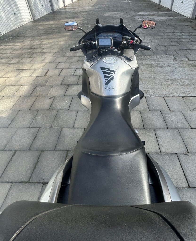 Vendu !! Honda Deauville 2011 – Seulement 20.800 km – Système de navigation – 1 an de garantie