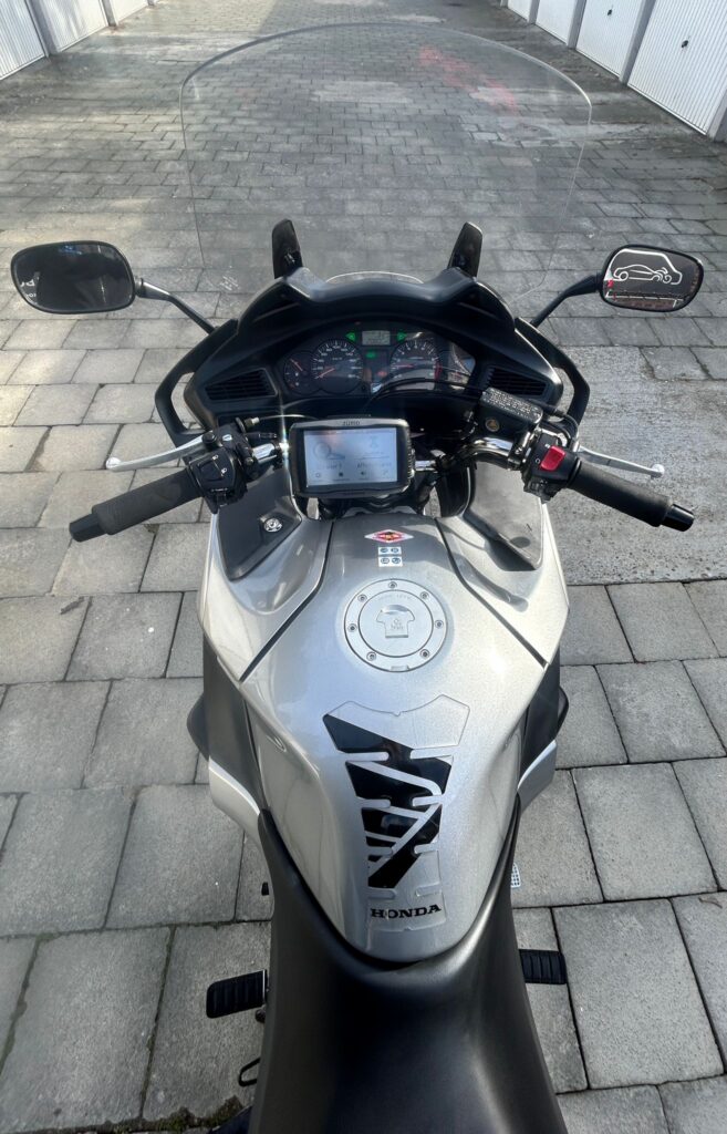 Vendu !! Honda Deauville 2011 – Seulement 20.800 km – Système de navigation – 1 an de garantie