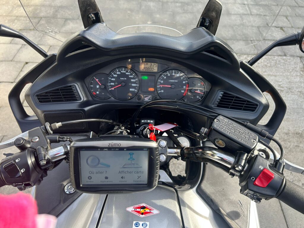 Vendu !! Honda Deauville 2011 – Seulement 20.800 km – Système de navigation – 1 an de garantie