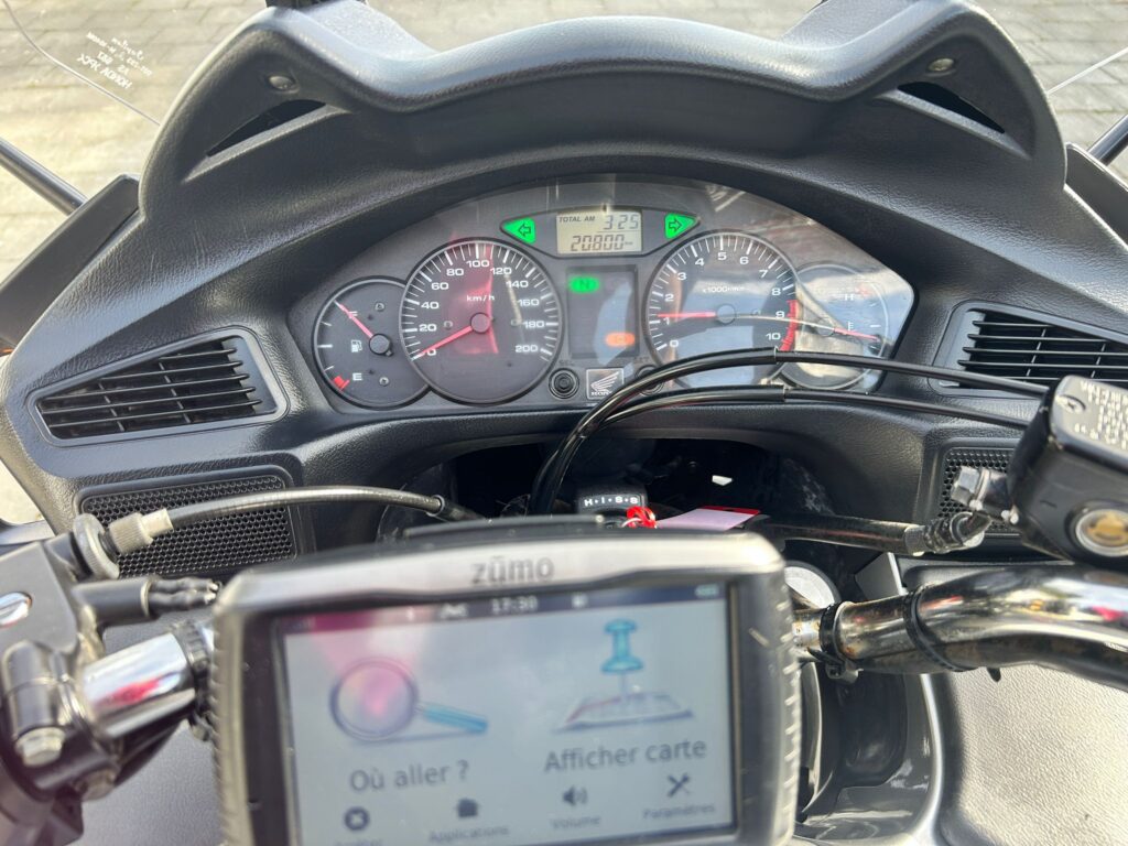 Vendu !! Honda Deauville 2011 – Seulement 20.800 km – Système de navigation – 1 an de garantie