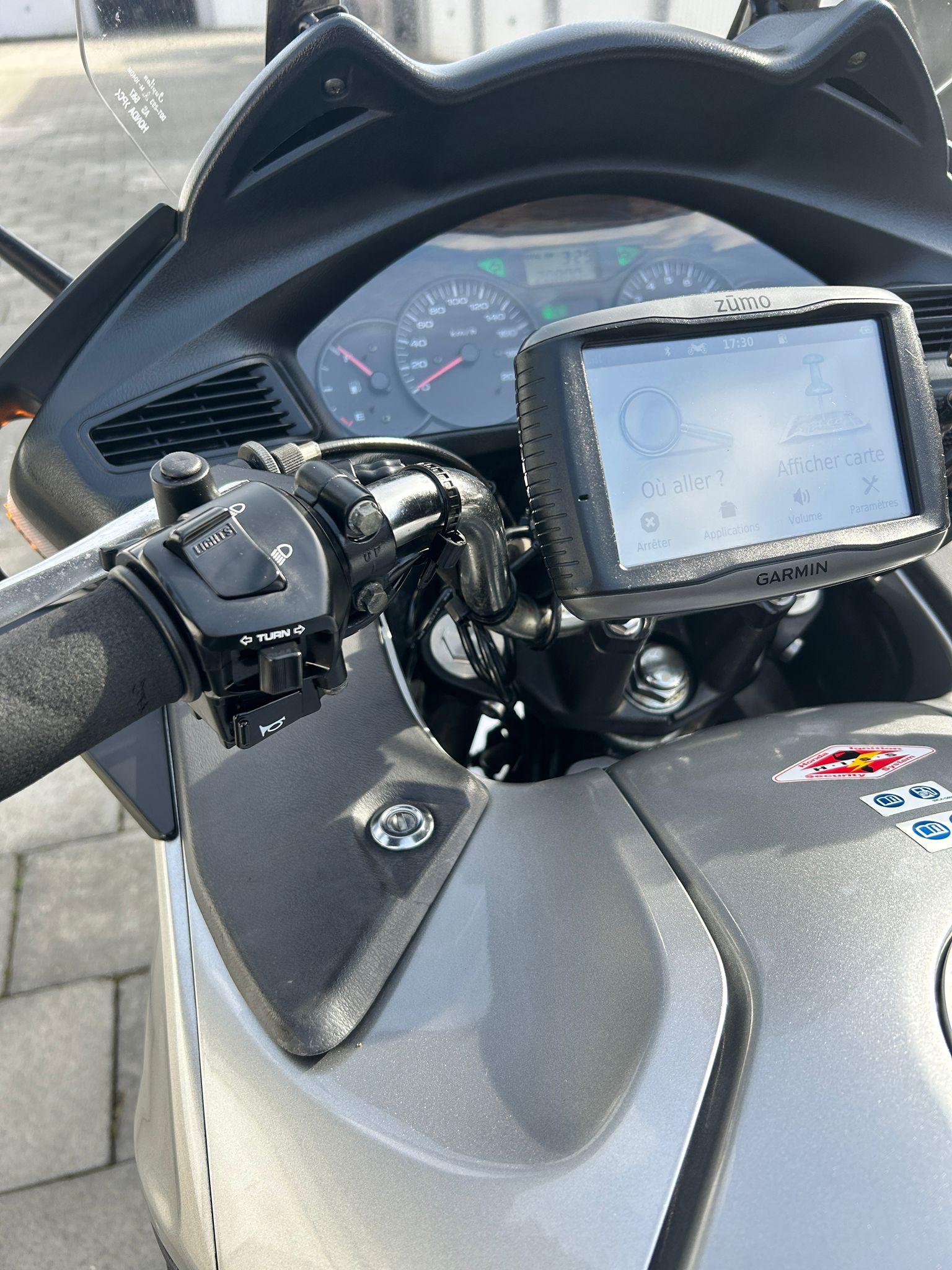 Vendu !! Honda Deauville 2011 – Seulement 20.800 km – Système de navigation – 1 an de garantie