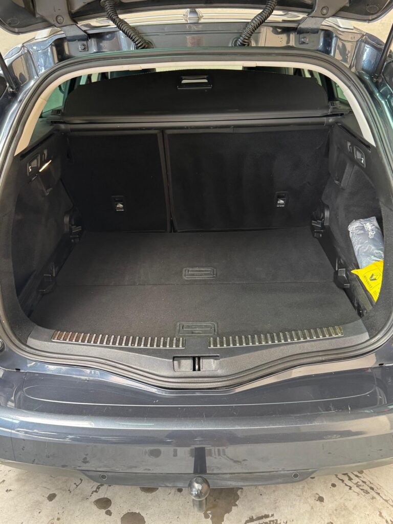 Verkocht !! Renault Mégane IV Grandtour Intens 1.3 TCe 103 kW 12/01/2022 62.089 km 1ste eigenr (BTW wagen)