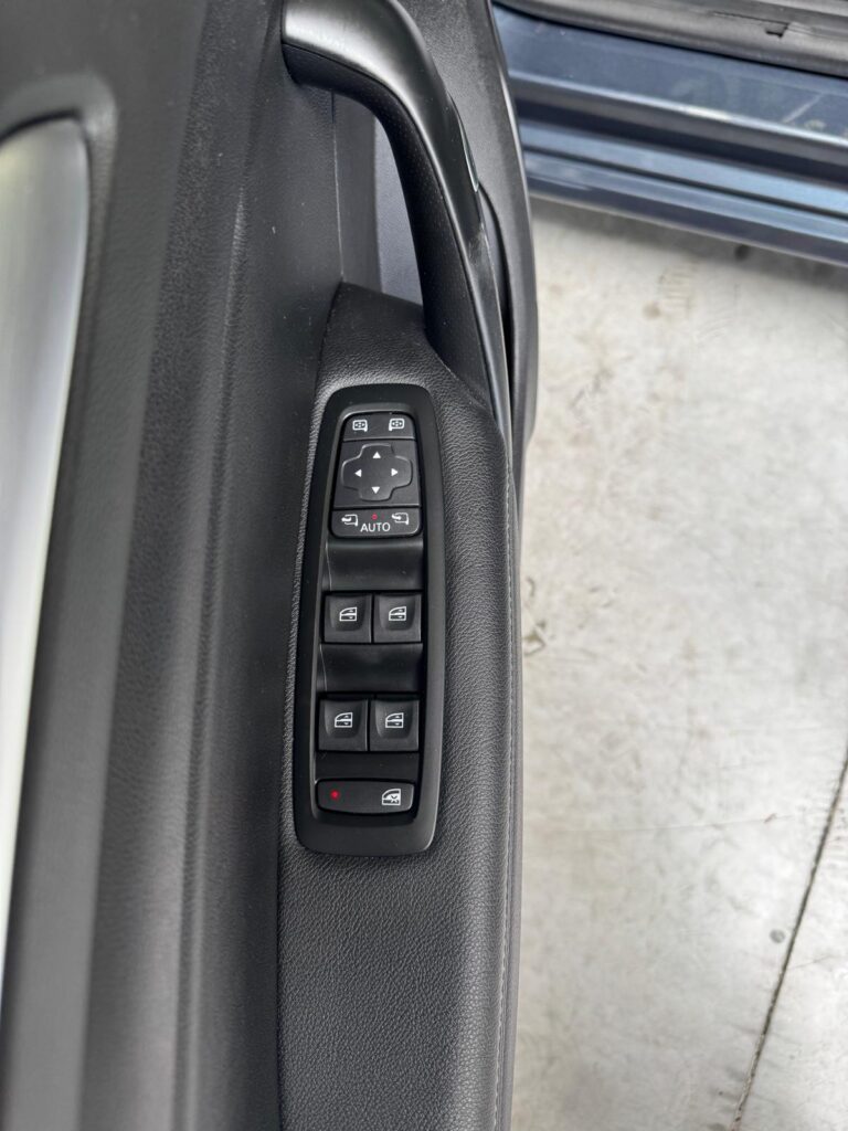 Verkocht !! Renault Mégane IV Grandtour Intens 1.3 TCe 103 kW 12/01/2022 62.089 km 1ste eigenr (BTW wagen)