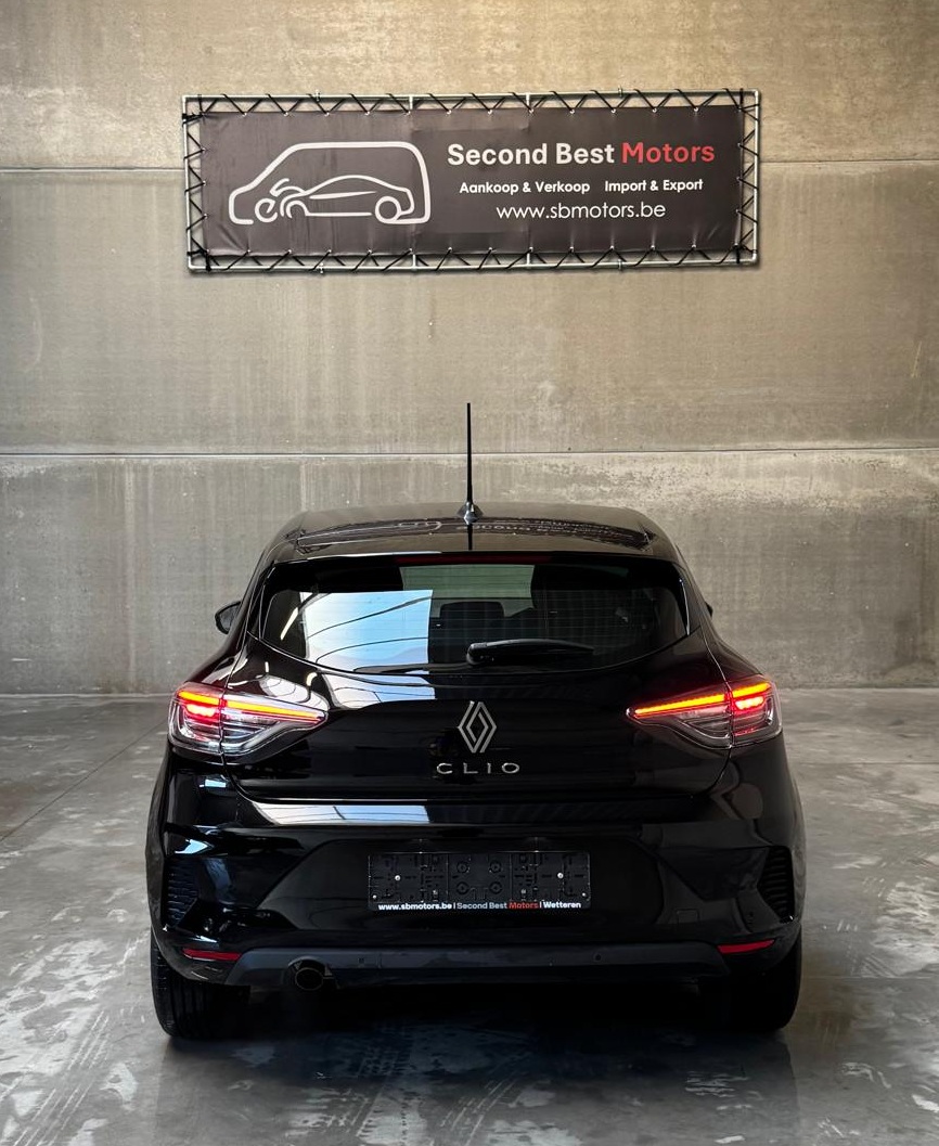 Renault Clio 5 portes Evolution – année 2024 – 15.313KM – État neuf
