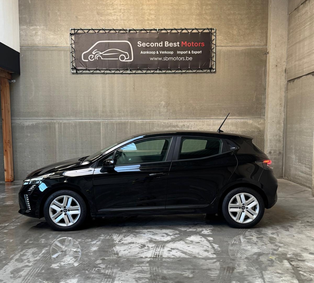 Renault Clio 5 portes Evolution – année 2024 – 15.313KM – État neuf