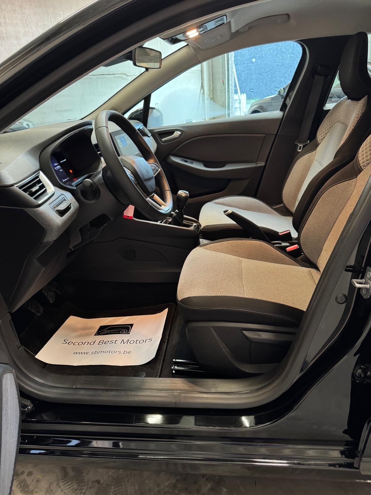 Renault Clio 5 portes Evolution – année 2024 – 15.313KM – État neuf