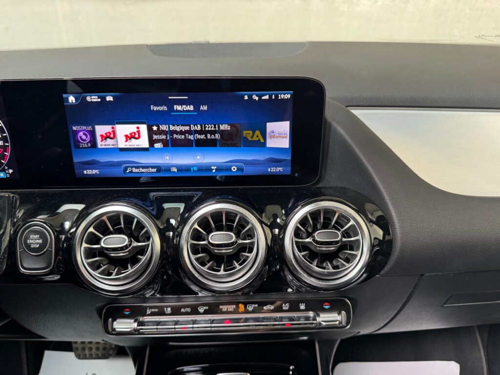 Verkocht !! Mercedes GLA 250e Business & AMG Line – Panoramadak – 16/11/2023 – Slechts 53.501 (1ste eigenr)