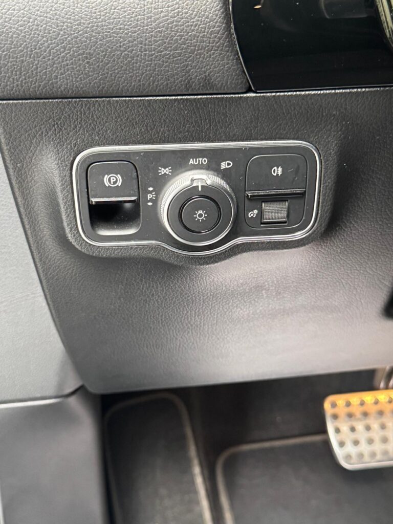 Verkocht !! Mercedes GLA 250e Business & AMG Line – Panoramadak – 16/11/2023 – Slechts 53.501 (1ste eigenr)