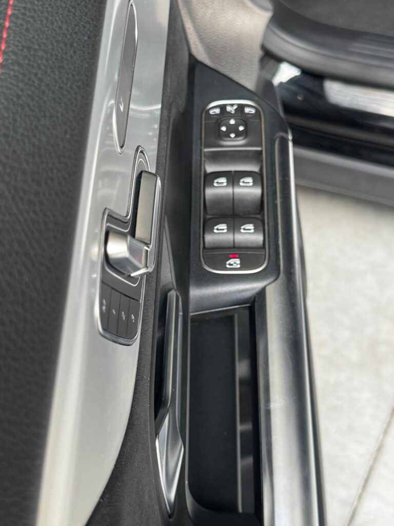 Verkocht !! Mercedes GLA 250e Business & AMG Line – Panoramadak – 16/11/2023 – Slechts 53.501 (1ste eigenr)