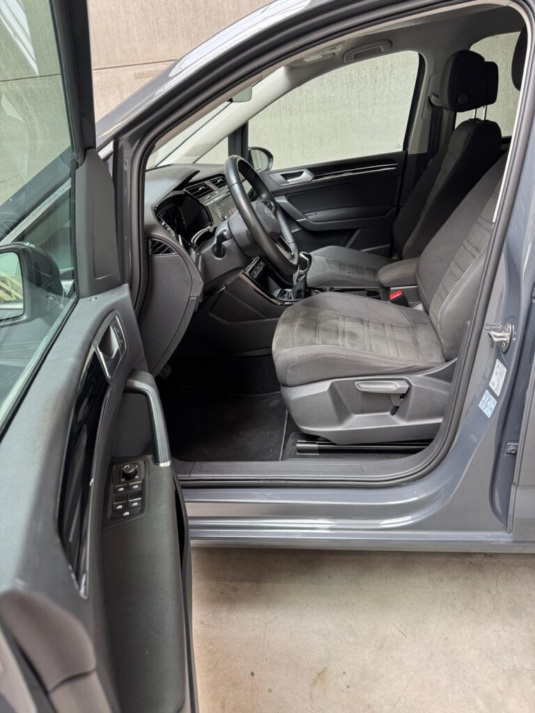 Volkswagen Touran 1.5 TSI Business – 150 pk – Manueel – 5 plaatsen – 19/09/2023 – 85.472 km – Eerste eigenaar – BTW-wagen